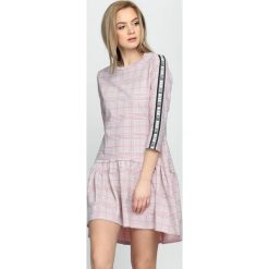 Różowa Sukienka Dashed Line. Czerwone sukienki hiszpanki Born2be, na lato, s, mini. Za 64,99 zł.