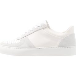 Filippa K DONNA Sneakersy niskie chalk. Szare trampki i tenisówki damskie marki Filippa K, bez wzorów, ze skóry, bez zapięcia. Za 949,00 zł.