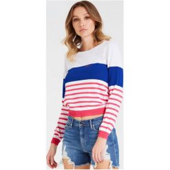 Bluza W Paski. Czerwone bluzy męskie Guess, s, w paski, z bawełny, klasyczne, z okrągłym kołnierzem, z długim rękawem, długie, bez kaptura. Za 319,00 zł.