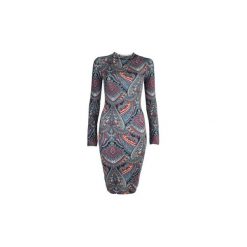 Sukienki długie Guess 64G8735043Z. Sukienki damskie Guess, z aplikacjami, bez kołnierzyka, bez rękawów, długie. Za 349,00 zł.