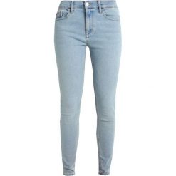 Calvin Klein Jeans HIGH RISE SKINNY Jeans Skinny Fit bowie blue stretch. Niebieskie jeansy damskie relaxed fit Calvin Klein Jeans. Za 449,00 zł.