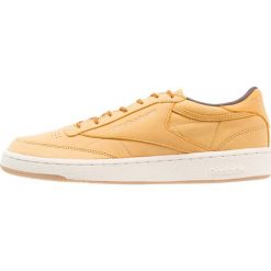 Reebok Classic CLUB C 85 WP Tenisówki i Trampki golden wheat/urban grey. Szare tenisówki damskie marki Reebok Classic, z gumy, reebok classic. W wyprzedaży za 327,20 zł.
