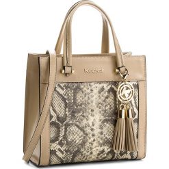 Torebka KAZAR - Awenna 25891-16-36 Beige/Black. Brązowe torebki klasyczne damskie marki Kazar, bez wzorów, ze skóry, klasyczne, z tłoczeniem, z breloczkiem. W wyprzedaży za 579,00 zł.