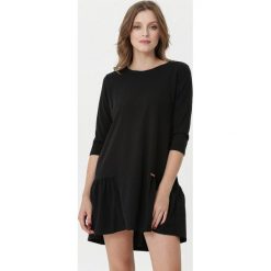 Czarna Sukienka Odelia. Czarne sukienki dziewczęce Born2be, bez wzorów, klasyczne, z krótkim rękawem, krótkie, mini, rozkloszowane. Za 69,99 zł.