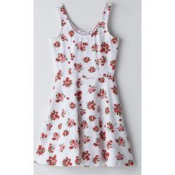 Bawełniana sukienka mini -. Sukienki damskie Cropp, s, bez wzorów, z bawełny, bez kołnierzyka, bez rękawów, mini. W wyprzedaży za 39,99 zł.