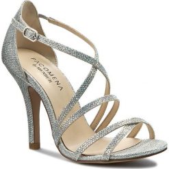 Sandały MENBUR - PACOMENA 07015 Silver 0009. Szare klapki damskie Menbur, bez wzorów, z materiału, bez obcasa. W wyprzedaży za 239,00 zł.