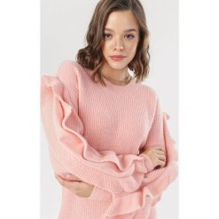 Jasnoróżowy Sweter Eshiraya. Różowe swetry damskie Born2be, s, bez wzorów, bez rękawów, bez kaptura. Za 139,99 zł.