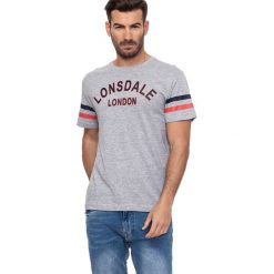 T-shirt w kolorze jasnoszarym. Szare t-shirty męskie Lonsdale, Kangol, Crosshatch, m, z nadrukiem, z bawełny, z okrągłym kołnierzem. W wyprzedaży za 39,95 zł.