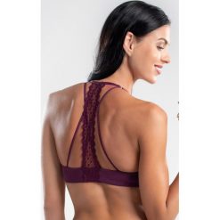 Biustonosz push-up Mabelle Clare. Różowe biustonosze koronkowe marki Astratex, w koronkowe wzory. Za 75,99 zł.