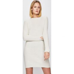 Vero Moda - Sukienka. Białe sukienki damskie marki Vero Moda, na co dzień, s, bez wzorów, z elastanu, casualowe, z okrągłym kołnierzem, bez rękawów, mini, proste. Za 169,90 zł.