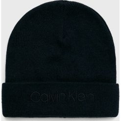 Calvin Klein - Czapka. Niebieskie czapki męskie marki Calvin Klein, na zimę, z wiskozy. W wyprzedaży za 129,90 zł.