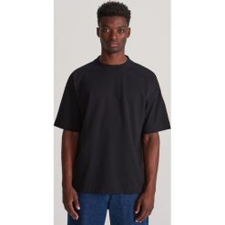 T-shirt oversize - Czarny. Czarne t-shirty damskie Reserved, s. W wyprzedaży za 19,99 zł.