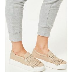 Missguided - Tenisówki. Szare trampki i tenisówki damskie marki Missguided, bez wzorów, z materiału, bez zapięcia. W wyprzedaży za 69,90 zł.