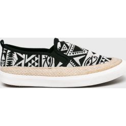 Answear - Tenisówki CHC - Shoes. Białe trampki i tenisówki damskie ANSWEAR, bez wzorów, z gumy, bez zapięcia. W wyprzedaży za 49,90 zł.