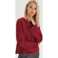 Gładka bluza z rozszerzanymi rękawami - Fioletowy. Fioletowe bluzy damskie Cropp, s, bez wzorów, bez rękawów, bez kaptura. Za 79,99 zł.
