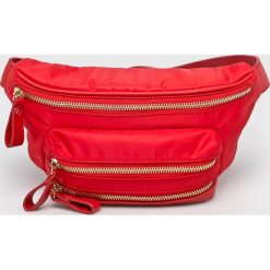 Silvian Heach - Nerka. Czerwone saszetki damskie marki Silvian Heach, w paski, z nylonu, małe. Za 279,90 zł.