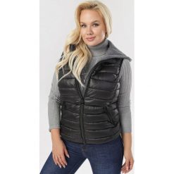 Czarna Kamizelka Harelsya. Czarne kamizelki damskie Born2be, xl, bez wzorów, bez kaptura. Za 119,99 zł.