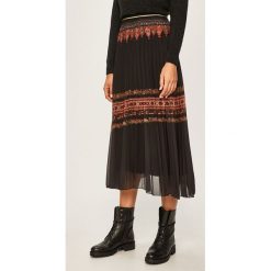 Desigual - Spódnica. Czarne spódniczki damskie Desigual, na co dzień, s, z nadrukiem, z elastanu, casualowe, z podwyższonym stanem, midi, rozkloszowane. W wyprzedaży za 319,90 zł.