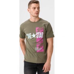 Converse Koszulka Zielony. Zielone podkoszulki męskie Converse, s, z nadrukiem, z bawełny, z krótkim rękawem. Za 119,95 zł.
