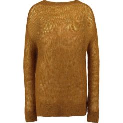 Swetry klasyczne damskie: Gestuz CAROLINN Sweter inca gold
