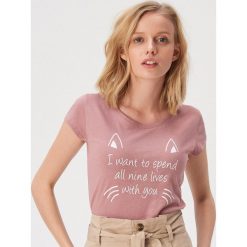 T-shirt z kocim motywem - Różowy. Różowe t-shirty damskie Sinsay, s, bez wzorów, bez kołnierzyka. Za 9,99 zł.