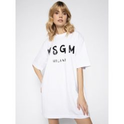 Sukienka codzienna MSGM 2841MDA68 207298. Białe sukienki damskie MSGM, na co dzień, xs, bez wzorów, z bawełny, bez kołnierzyka, bez rękawów, proste. W wyprzedaży za 439,00 zł.