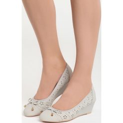 Szare Koturny Tantalizing. Szare czółenka marki Born2be, z okrągłym noskiem, na koturnie. Za 69,99 zł.