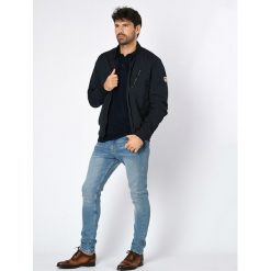 Kurtka w kolorze granatowym. Niebieskie kurtki męskie bomber Northwood, m. W wyprzedaży za 216,95 zł.