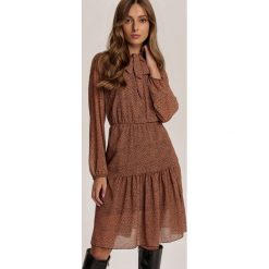 Ciemnobeżowa Sukienka Qhesieth. Brązowe sukienki damskie Renee, s, bez wzorów, bez kołnierzyka, bez rękawów, mini. Za 129,99 zł.