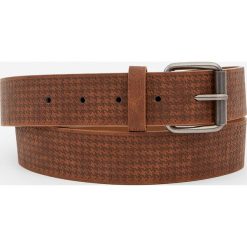Brązowy pasek w pepitkę. Pomarańczowe paski męskie Pull&Bear, w paski. Za 39,90 zł.