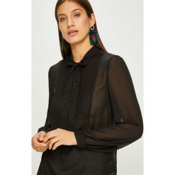 Calvin Klein - Bluzka. Czarne bluzki damskie Calvin Klein, l, bez wzorów, z poliesteru, casualowe, bez kołnierzyka, z długim rękawem. W wyprzedaży za 299,90 zł.