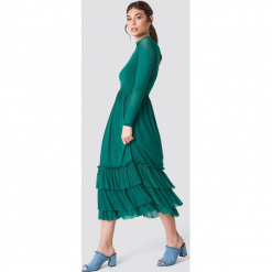 NA-KD Boho Siateczkowa sukienka z falbanką - Green. Zielone sukienki boho marki NA-KD Boho, z falbankami, z długim rękawem. Za 242,95 zł.
