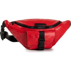 Saszetka nerka KENDALL + KYLIE - HBKK-318-0007D-59 Isla Red. Czerwone nerki damskie KENDALL + KYLIE, bez wzorów, ze skóry ekologicznej, młodzieżowe, bez dodatków. W wyprzedaży za 159,00 zł.
