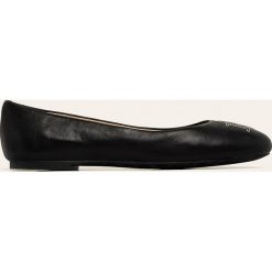 Lauren Ralph Lauren - Baleriny skórzane. Czarne baleriny damskie Lauren Ralph Lauren, bez wzorów, ze skóry, bez obcasa, na obcasie. Za 429,90 zł.