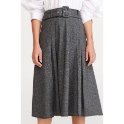 Rozkloszowana spódnica - Wielobarwny. Spódniczki damskie Reserved, bez wzorów, rozkloszowane. Za 139,99 zł.