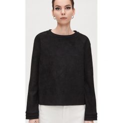 Bluza zamszowa - Czarny. Czarne bluzy damskie Cropp, s, bez wzorów, z zamszu, bez rękawów, bez kaptura. W wyprzedaży za 49,99 zł.