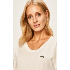 Lacoste - T-shirt. Białe bluzki damskie Lacoste, z nadrukiem, z bawełny, z okrągłym kołnierzem. W wyprzedaży za 159,90 zł.