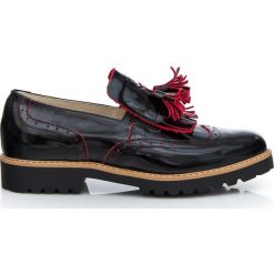 Wsuwane półbuty z frędzlami - skóra naturalna - model 247 - kolor czerwony naplak. Czerwone półbuty damskie Zapato, bez wzorów, ze skóry, bez obcasa, bez zapięcia. Za 309,00 zł.