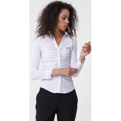 Biała Koszula Mad For. Białe bluzki damskie Born2be, xl, bez wzorów, eleganckie, bez kołnierzyka, z długim rękawem. Za 69,99 zł.