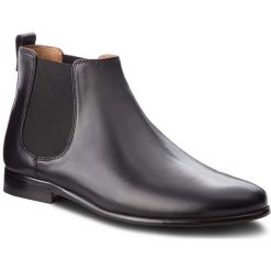 Sztyblety CLARKS - Form Chelsea 261354667 Black Leather. Czarne sztyblety męskie marki Clarks, ze skóry, bez zapięcia. W wyprzedaży za 389,00 zł.