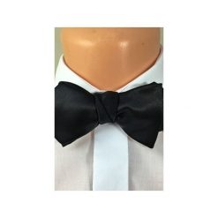 Czarna mucha satynowa jedwabna a'la Bond - diamond point. Czarne muszki męskie marki Manufaktura much, na spotkanie biznesowe, z jedwabiu, eleganckie. Za 124,00 zł.