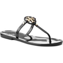 Japonki TORY BURCH - Mini Miller Flat Thong 51148678 Black 001. Czarne klapki damskie Tory Burch, bez wzorów, z tworzywa sztucznego, bez obcasa, na obcasie. W wyprzedaży za 279,00 zł.