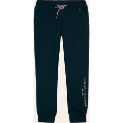 Tommy Hilfiger - Spodnie dziecięce 128-176 cm. Niebieskie spodnie dziewczęce TOMMY HILFIGER, z aplikacjami, z bawełny. Za 269,90 zł.
