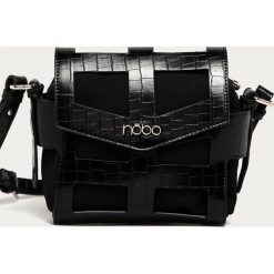 Nobo - Torebka. Czarne listonoszki damskie Nobo, w paski, z poliesteru, na ramię, bez dodatków. W wyprzedaży za 159,90 zł.