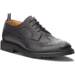 Półbuty TOMMY HILFIGER - Classic Wingtip Leat FM0FM01920 Black 990. Czarne półbuty skórzane męskie marki TOMMY HILFIGER. W wyprzedaży za 719,00 zł.