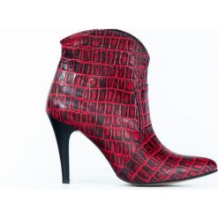 Botki na szpilce - skóra naturalna - model 435 - kolor czarno-czerwony krokodyl. Czerwone botki damskie Zapato, z jeansu, eleganckie, na wysokim obcasie. W wyprzedaży za 299,25 zł.