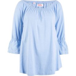 Shirt bawełniany z okrągłym dekoltem i ażurowym haftem bonprix perłowy niebieski. Niebieskie koszulki damskie bonprix, z haftami, z bawełny, z okrągłym kołnierzem. Za 49,99 zł.