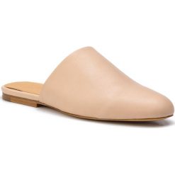 Klapki JIL SANDER NAVY - JN32001A Apricot 324. Brązowe klapki damskie Jil Sander Navy, bez wzorów, ze skóry, bez obcasa, na obcasie. W wyprzedaży za 649,00 zł.