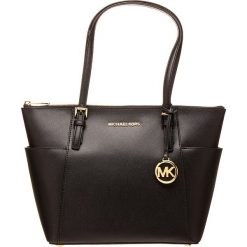 Skórzana torebka "Jet Set Item" w kolorze czarnym - 27 x 25 x 11 cm. Czarne torebki klasyczne damskie Michael Kors Accessoires, w paski, ze skóry, na ramię, bez dodatków. W wyprzedaży za 703,95 zł.