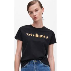 T-shirt z błyszczącym nadrukiem - Czarny. Czarne t-shirty damskie Reserved, s, z nadrukiem, bez kołnierzyka. Za 29,99 zł.